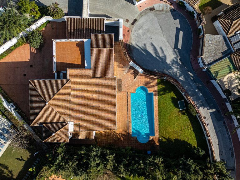 Villa for Sale in Nueva Andalucía, Malaga 28