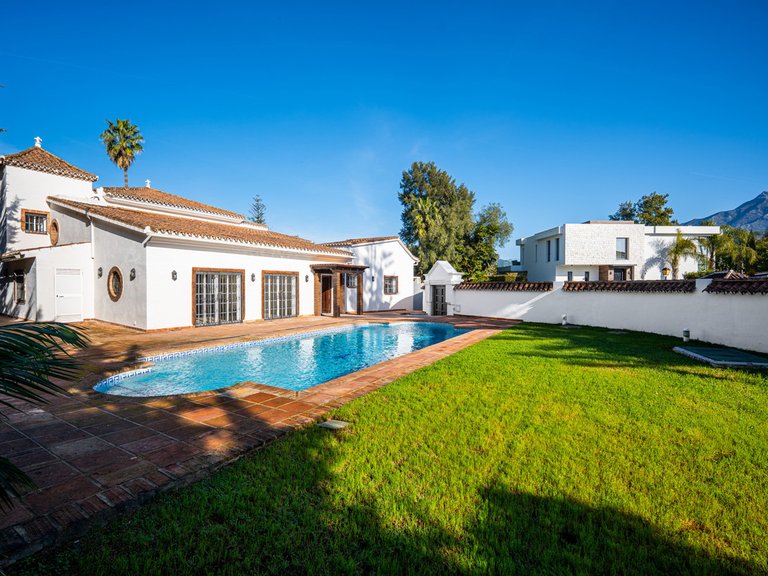Villa for Sale in Nueva Andalucía, Malaga 3
