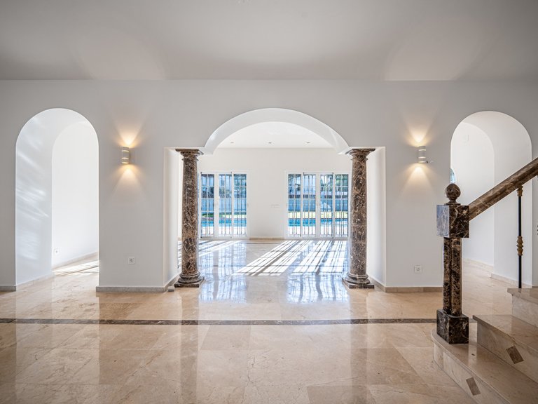 Villa for Sale in Nueva Andalucía, Malaga 4