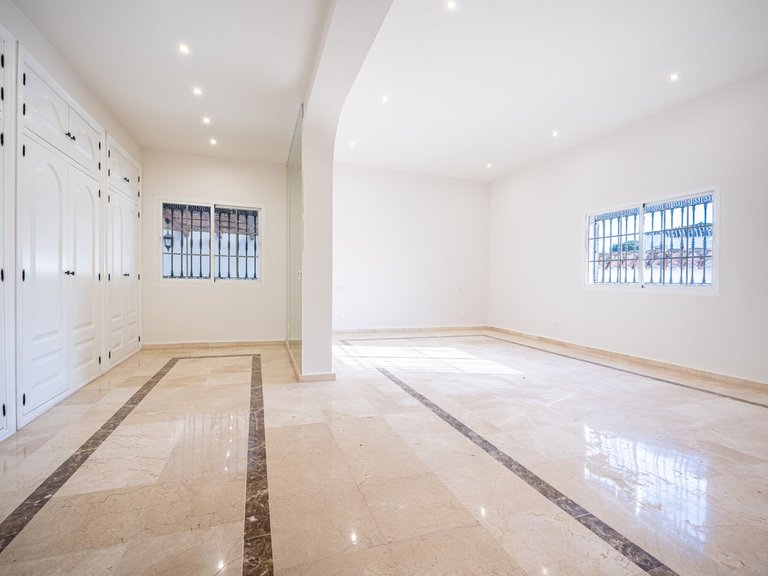 Villa for Sale in Nueva Andalucía, Malaga 6