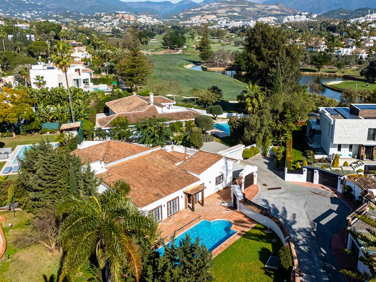 Villa for Sale in Nueva Andalucía, Malaga 8