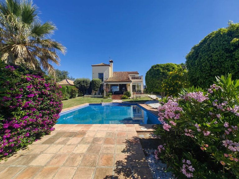 Villa for Sale in Estepona, Malaga 1
