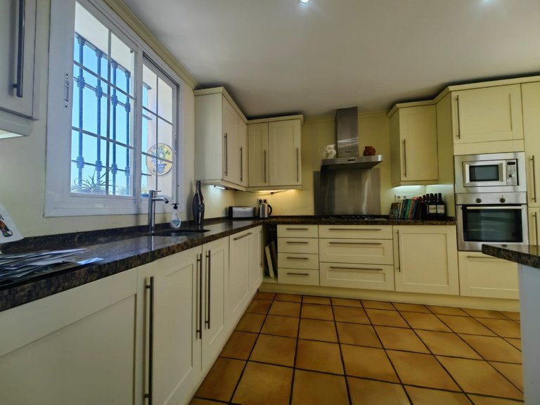 Villa for Sale in Estepona, Malaga 18