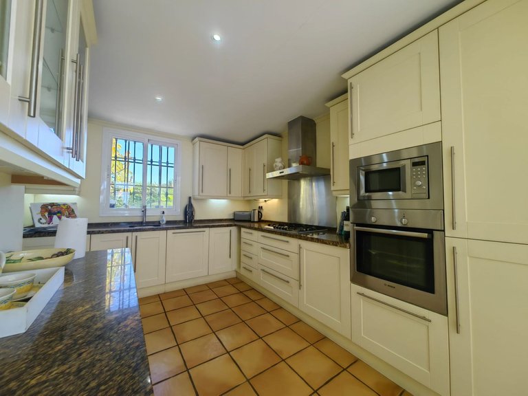 Villa for Sale in Estepona, Malaga 19