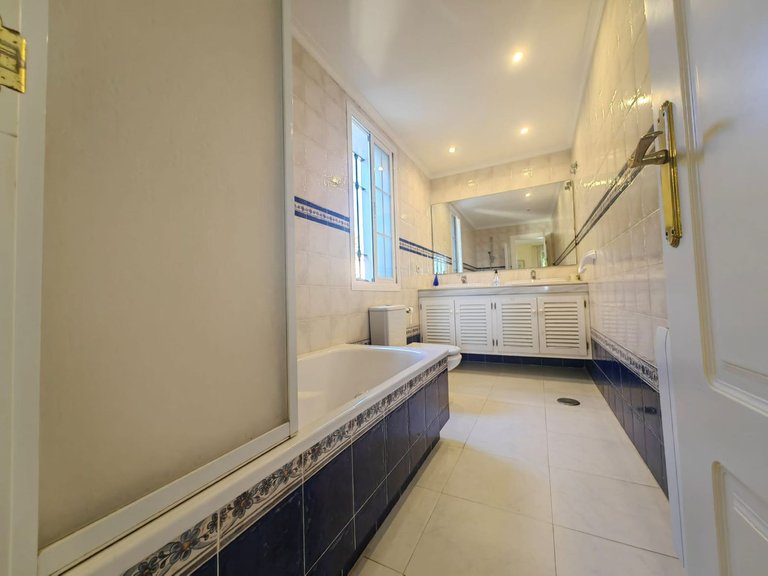 Villa for Sale in Estepona, Malaga 35
