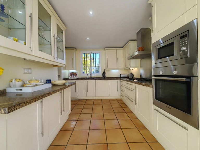 Villa for Sale in Estepona, Malaga 4