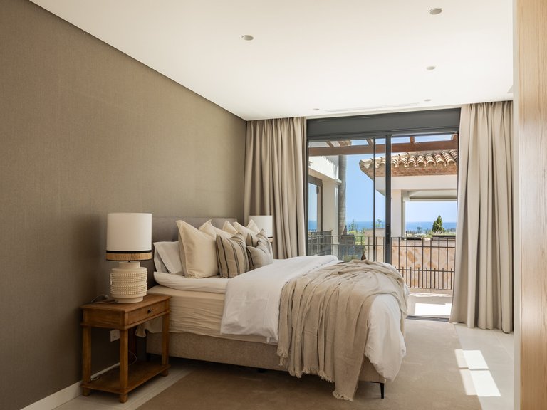 Villa for Sale in Los Flamingos, Malaga 16