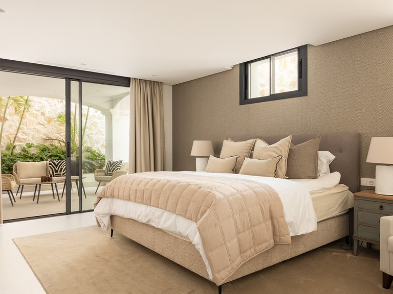 Villa for Sale in Los Flamingos, Malaga 20