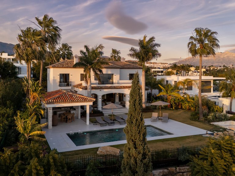 Villa for Sale in Los Flamingos, Malaga 40