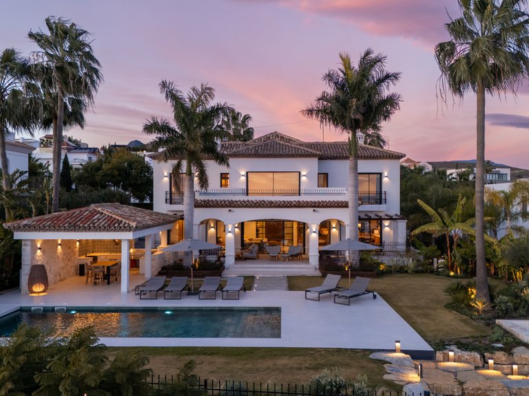 Villa for Sale in Los Flamingos, Malaga 44