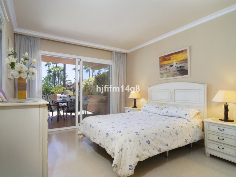 Apartment for Sale in Puerto Banús, Malaga 11
