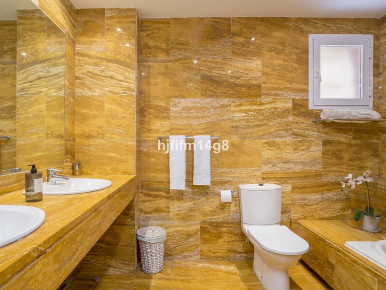 Apartment for Sale in Puerto Banús, Malaga 14