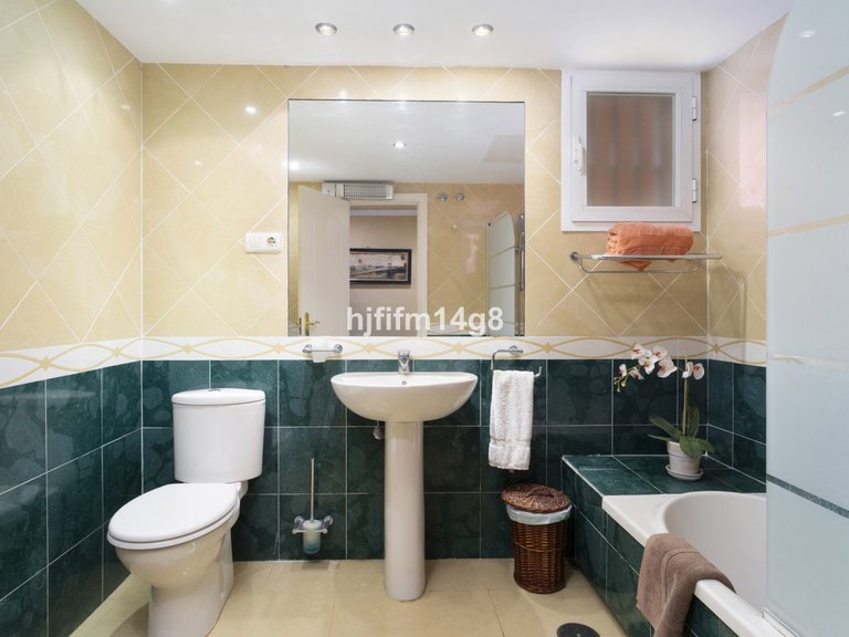 Apartment for Sale in Puerto Banús, Malaga 18