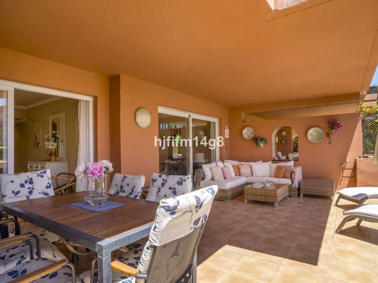Apartment for Sale in Puerto Banús, Malaga 2