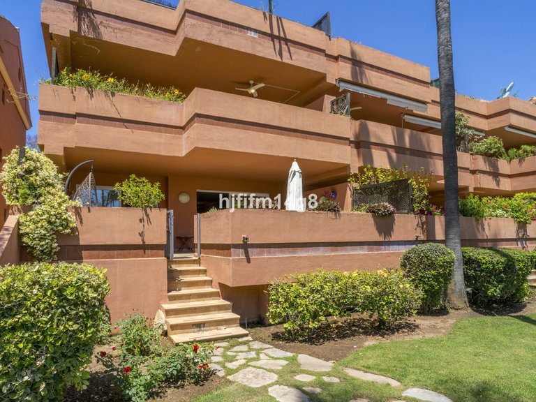 Apartment for Sale in Puerto Banús, Malaga 23