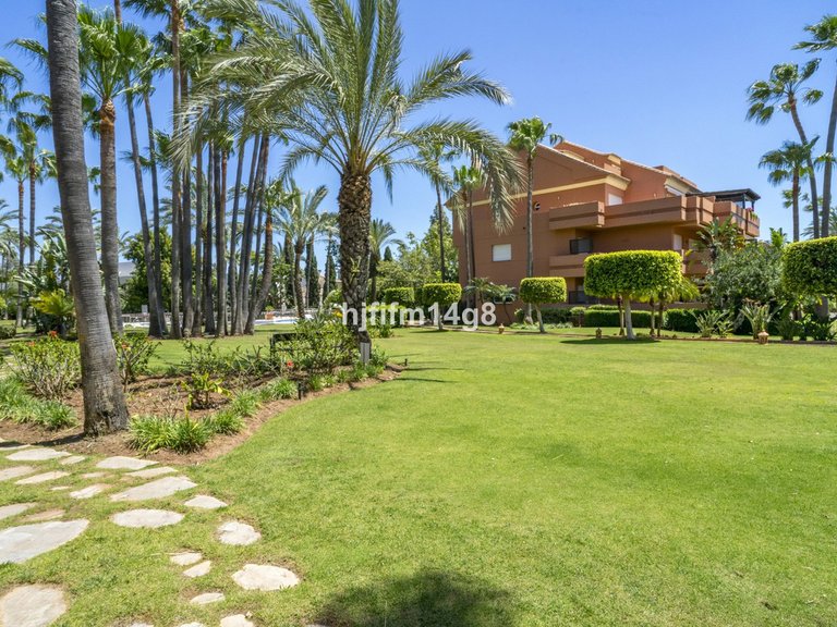 Apartment for Sale in Puerto Banús, Malaga 24