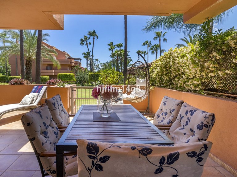 Apartment for Sale in Puerto Banús, Malaga 4