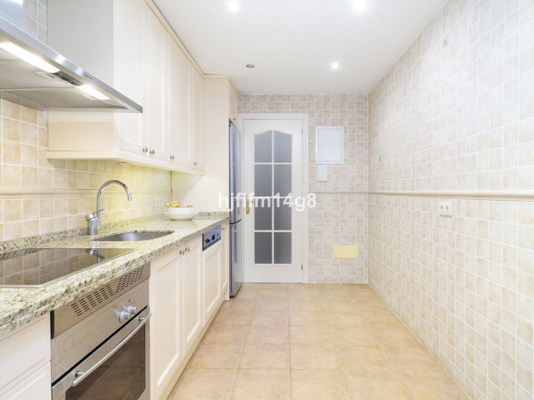Apartment for Sale in Puerto Banús, Malaga 9