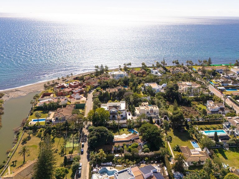 Villa for Sale in Guadalmina Baja, Malaga 1