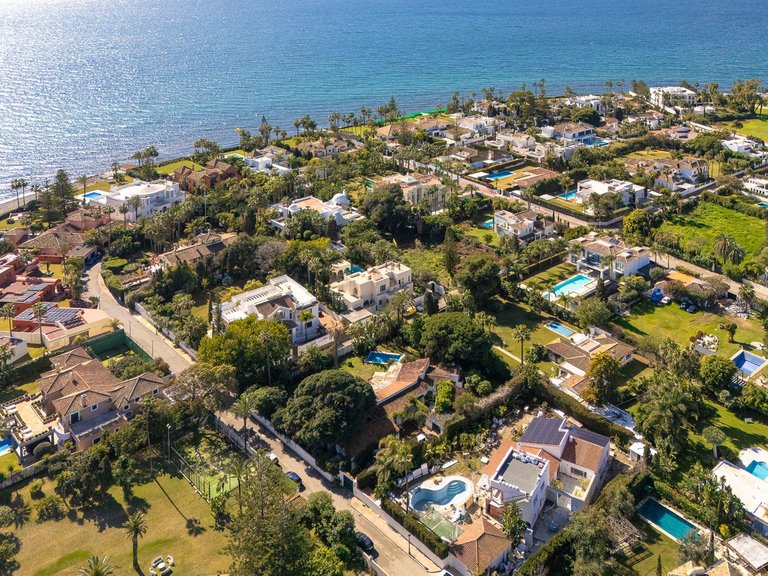 Villa for Sale in Guadalmina Baja, Malaga 11