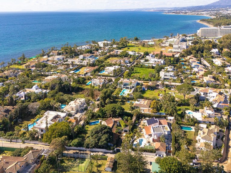 Villa for Sale in Guadalmina Baja, Malaga 12