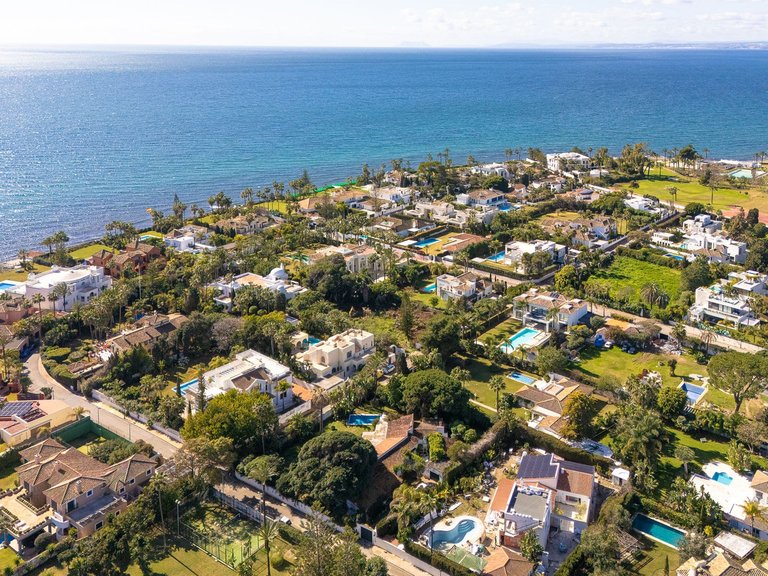 Villa for Sale in Guadalmina Baja, Malaga 2