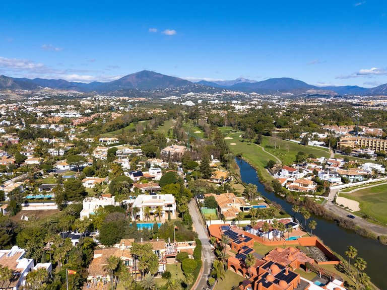 Villa for Sale in Guadalmina Baja, Malaga 3