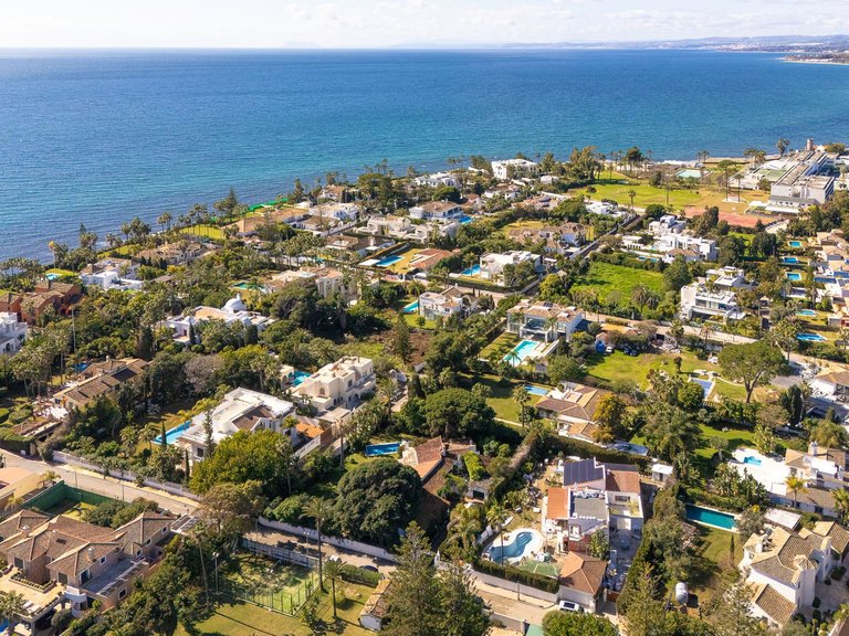 Villa for Sale in Guadalmina Baja, Malaga 5
