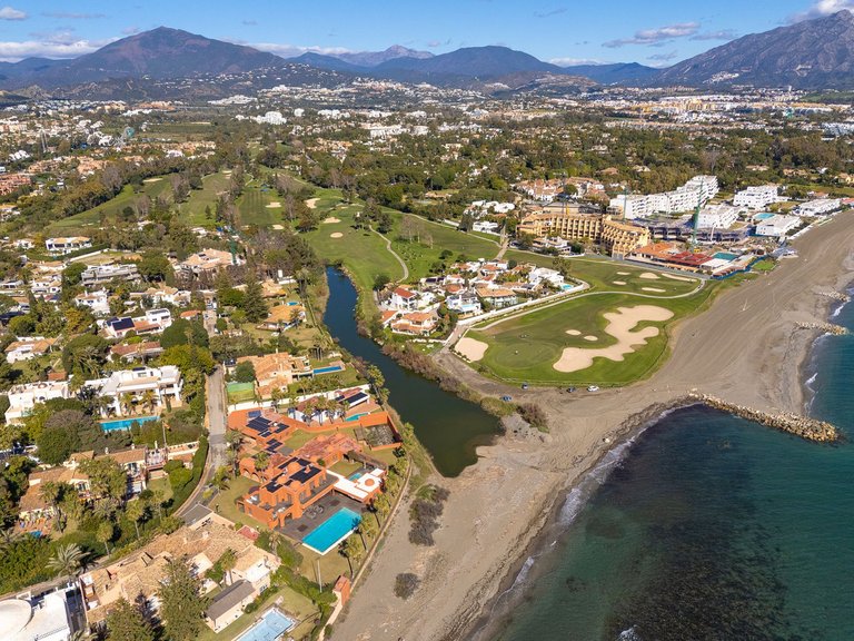 Villa for Sale in Guadalmina Baja, Malaga 7