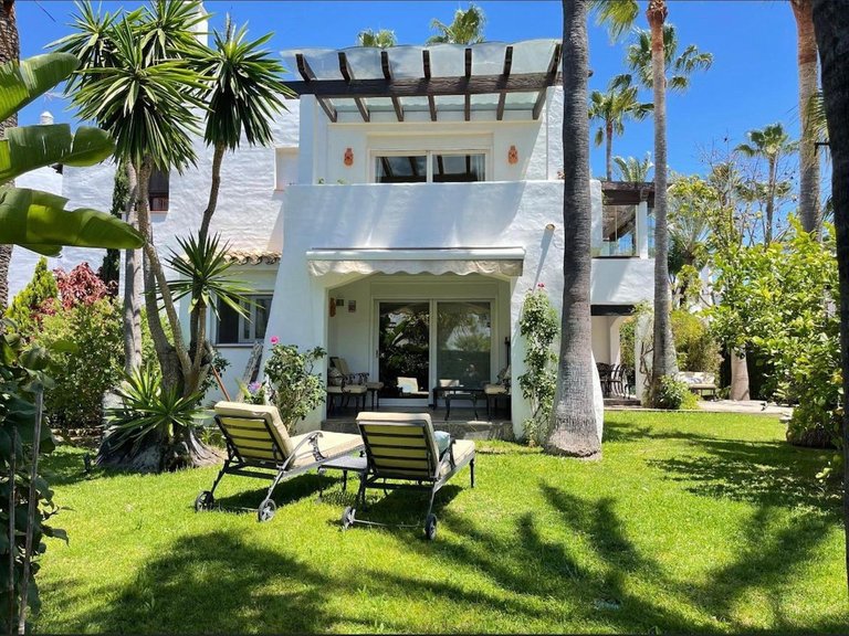 Villa for Sale in Costalita, Malaga 1