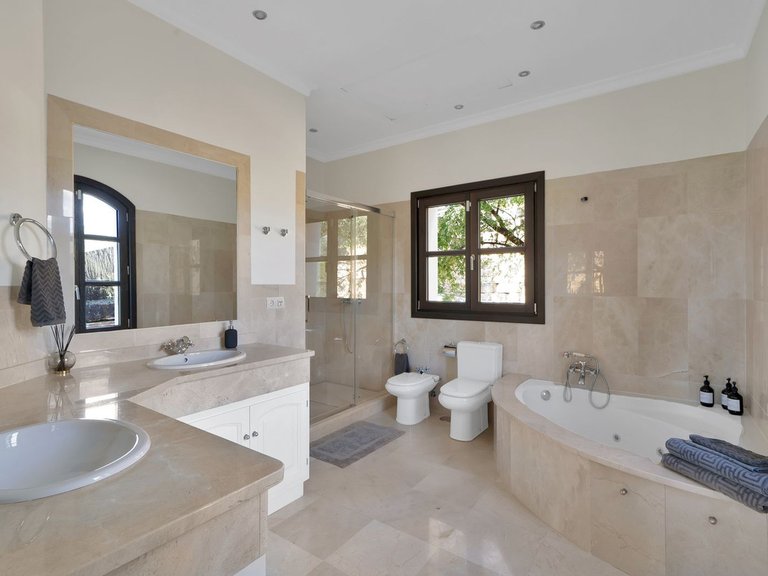 Villa for Sale in Benahavís, Malaga 27