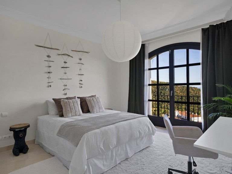 Villa for Sale in Benahavís, Malaga 32