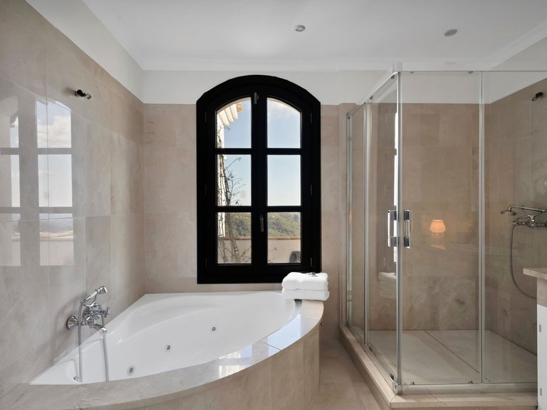 Villa for Sale in Benahavís, Malaga 33