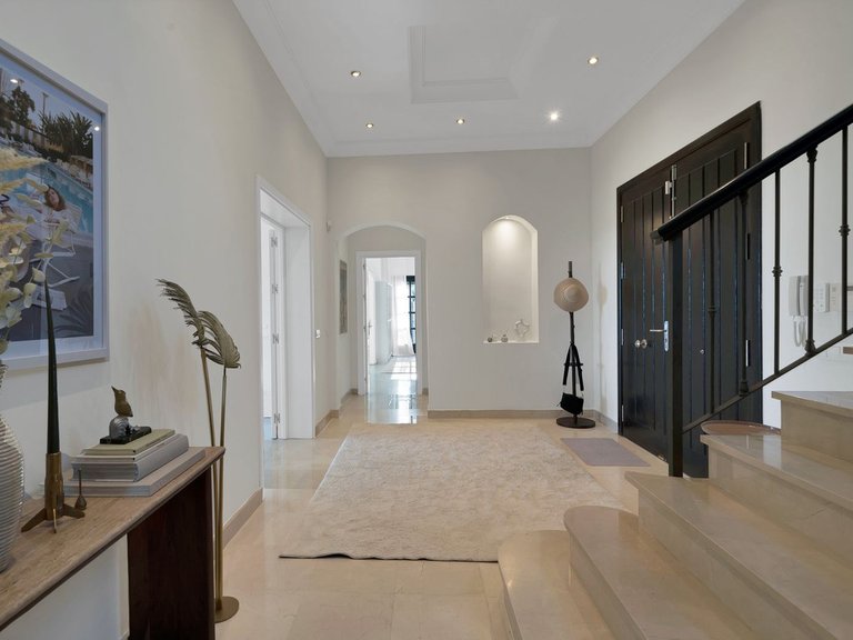 Villa for Sale in Benahavís, Malaga 35