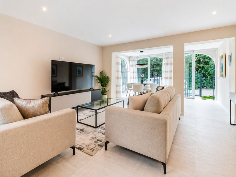 Apartment for Sale in El Paraiso, Malaga 3