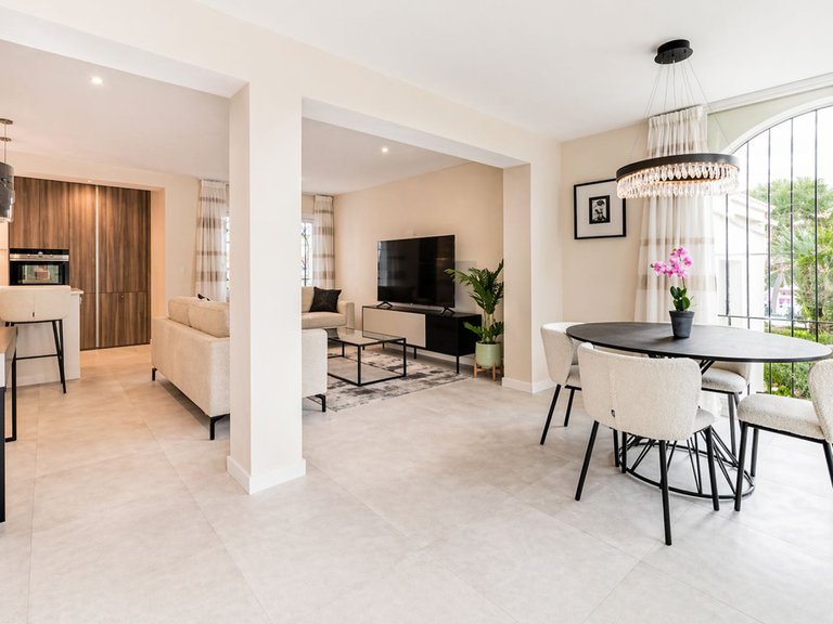 Apartment for Sale in El Paraiso, Malaga 4