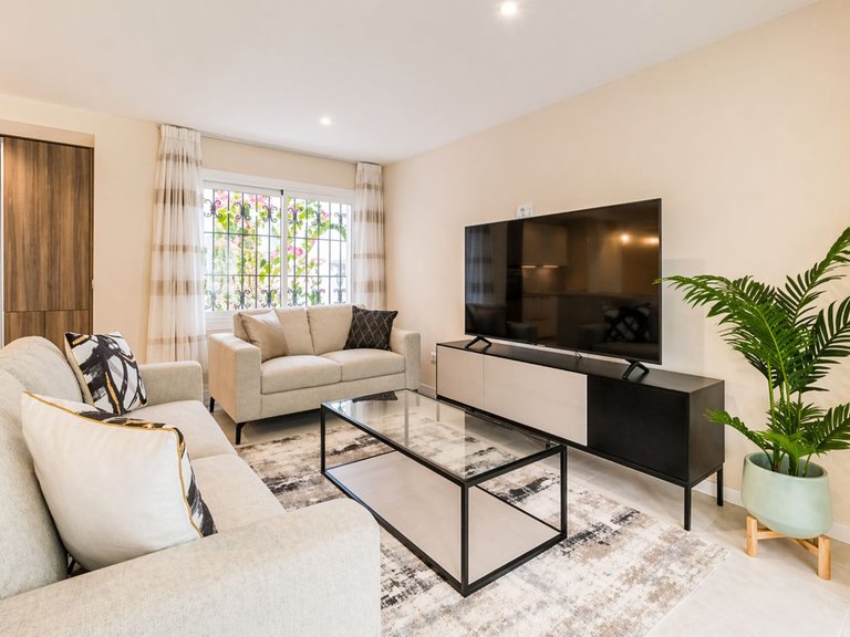 Apartment for Sale in El Paraiso, Malaga 5