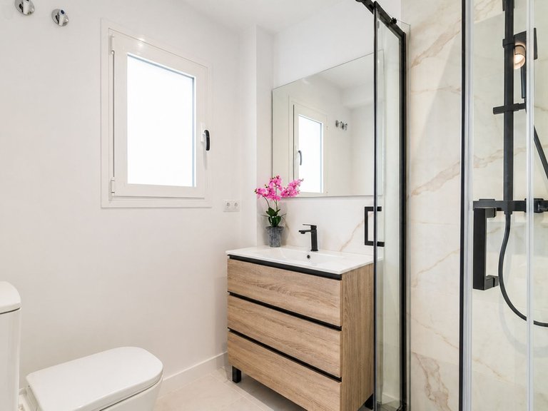 Apartment for Sale in El Paraiso, Malaga 9