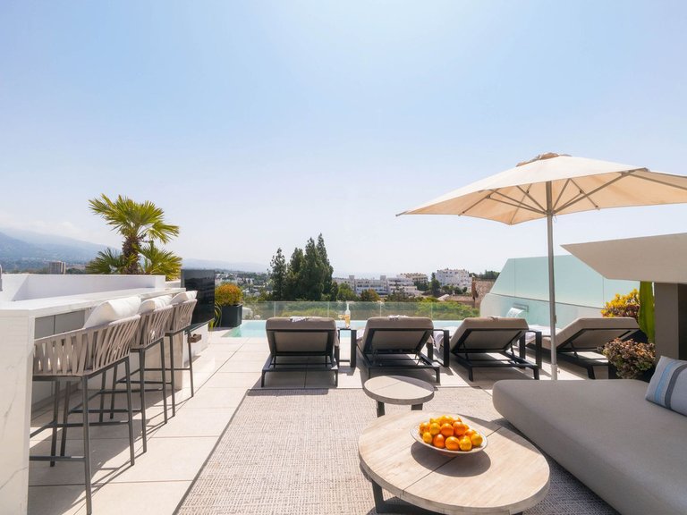 Villa for Sale in Nueva Andalucía, Malaga 10