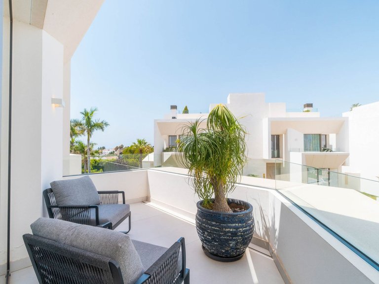 Villa for Sale in Nueva Andalucía, Malaga 14