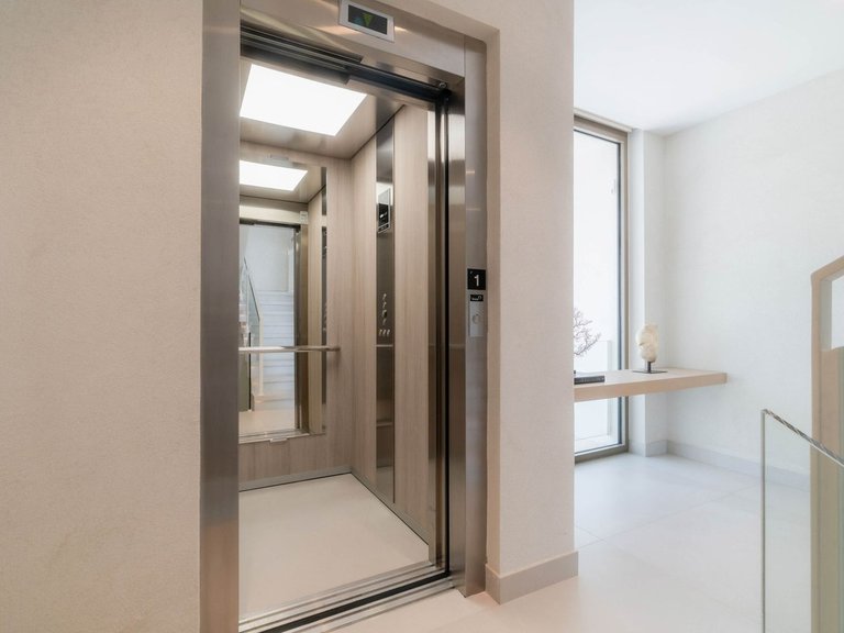 Villa for Sale in Nueva Andalucía, Malaga 15