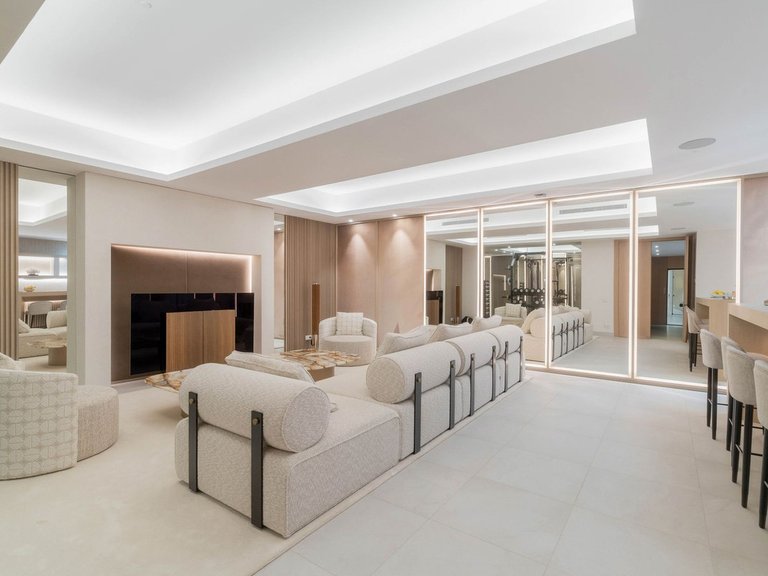 Villa for Sale in Nueva Andalucía, Malaga 9
