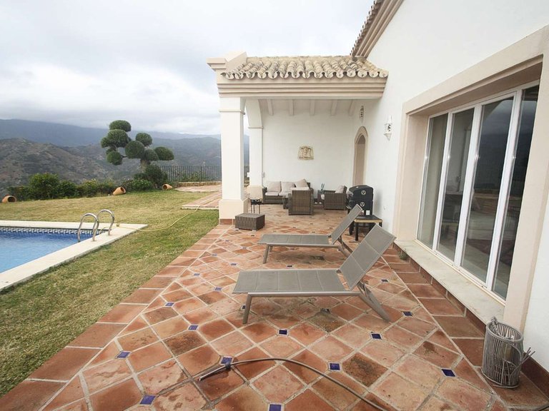 Villa for Sale in Istán, Malaga 1