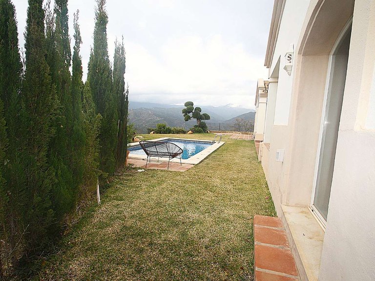 Villa for Sale in Istán, Malaga 10