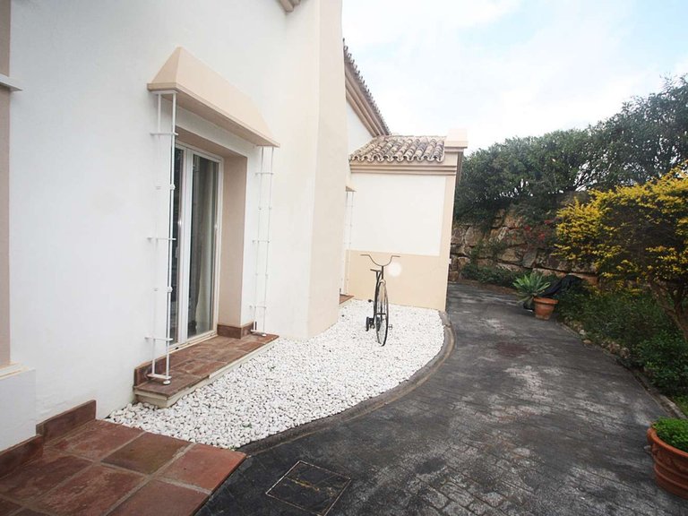 Villa for Sale in Istán, Malaga 14