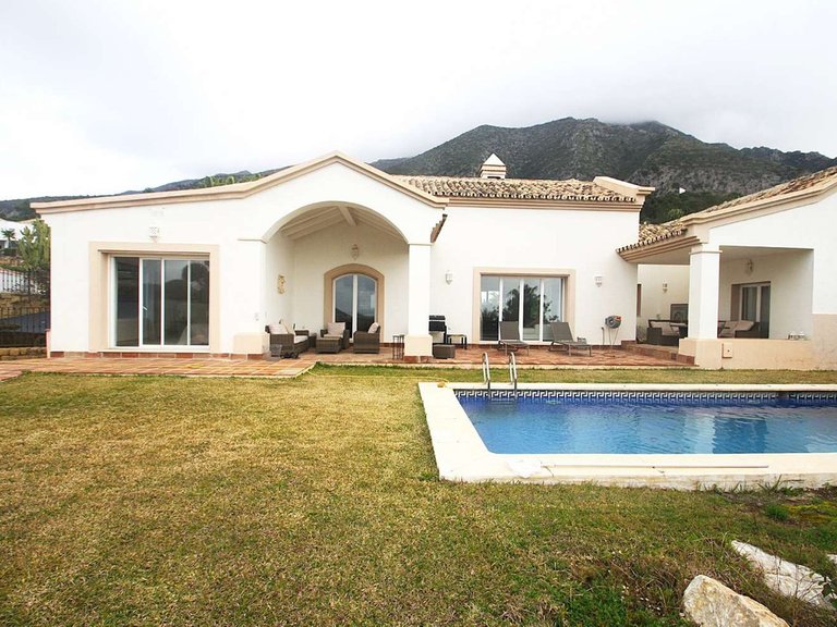 Villa for Sale in Istán, Malaga 2