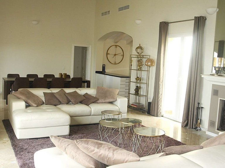 Villa for Sale in Istán, Malaga 23
