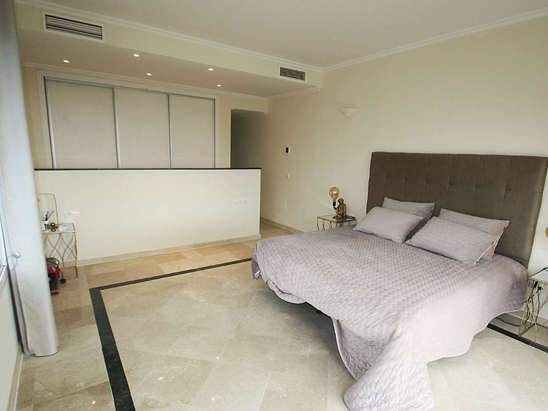 Villa for Sale in Istán, Malaga 28