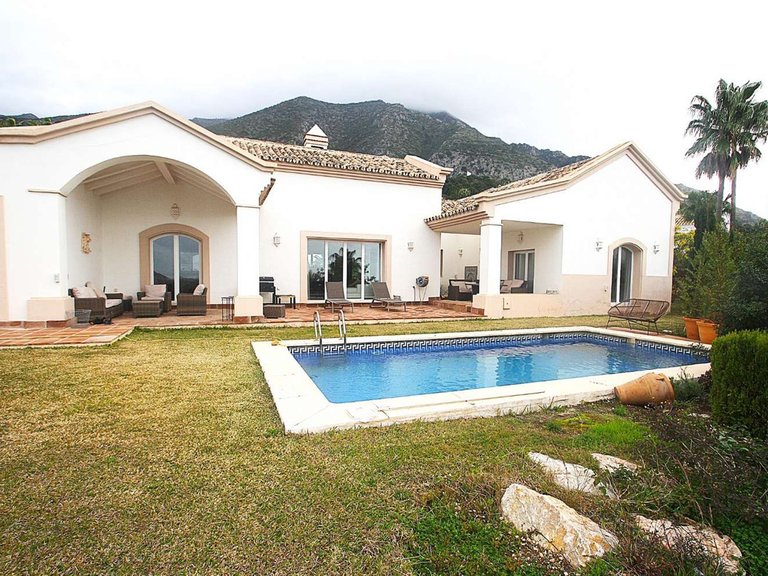 Villa for Sale in Istán, Malaga 3