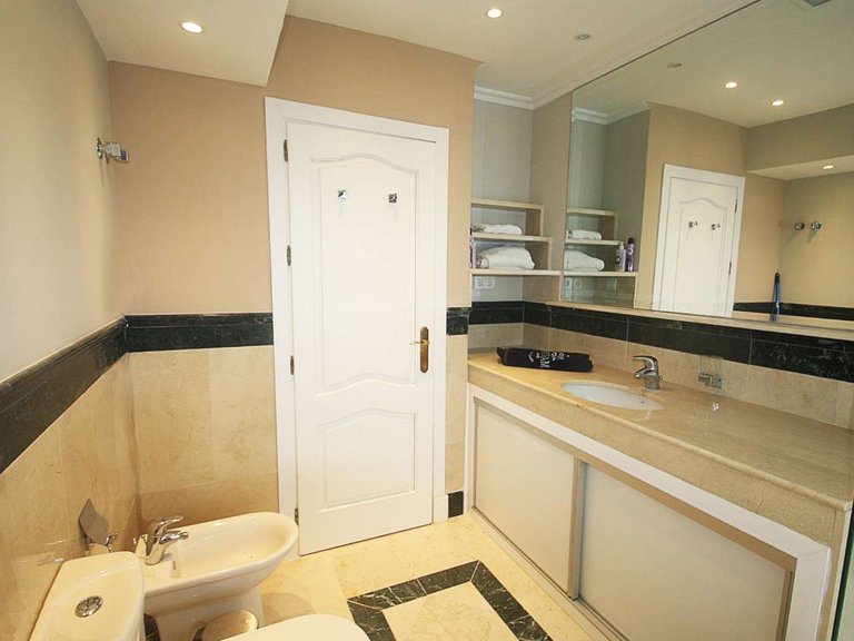 Villa for Sale in Istán, Malaga 30